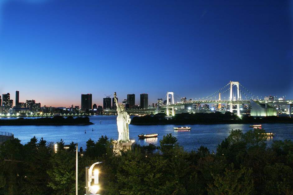⚓港夜景⚓ 臨港パークの夜景（神奈川県横浜市西区）